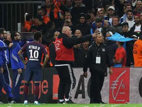 Neymar tố cáo: 'Đây không phải bóng đá'