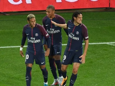 Neymar yêu cầu PSG bán Cavani?