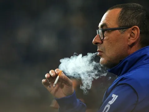 'Ngân hàng trưởng' Sarri đang hại Napoli