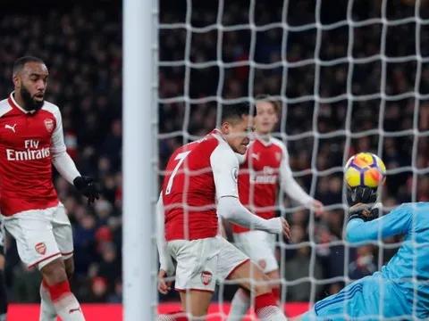 Ngay cả các CĐV Arsenal cũng phải ngã mũ trước De Gea