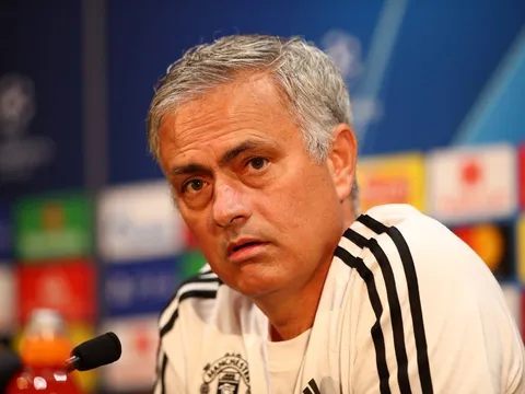 Ngay cả Moyes cũng chẳng thảm như Mourinho