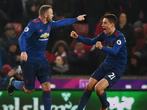 Ngày này năm xưa: Rooney chính thức phá kỷ lục của Sir Bobby Charlton
