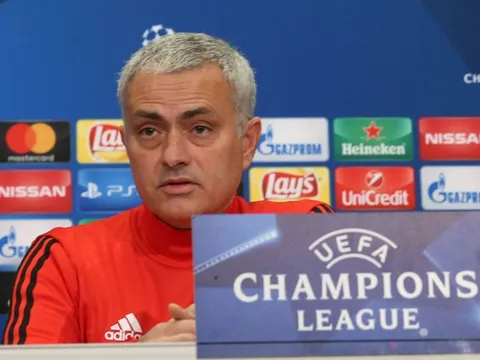 Ngôi đầu bảng trở nên vô nghĩa với Man Utd