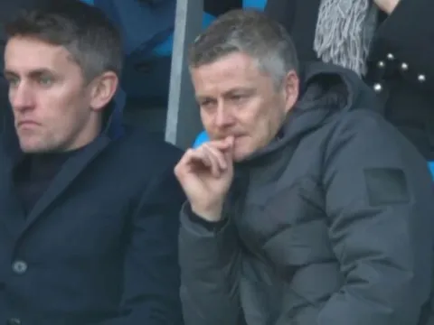 Trên khán đài, Solskjaer phản ứng ra sao khi Man City huỷ diệt Chelsea 6 bàn?