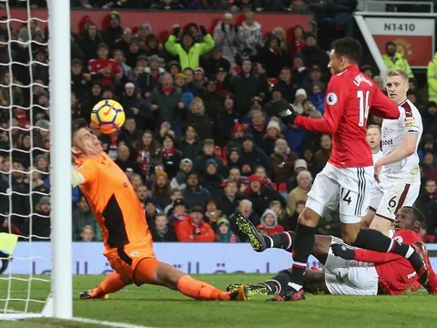 Người hùng Lingard hé lộ thông điệp của Jose Mourinho
