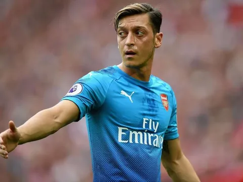 Người nhà tiết lộ lý do Ozil "giận" Arsenal