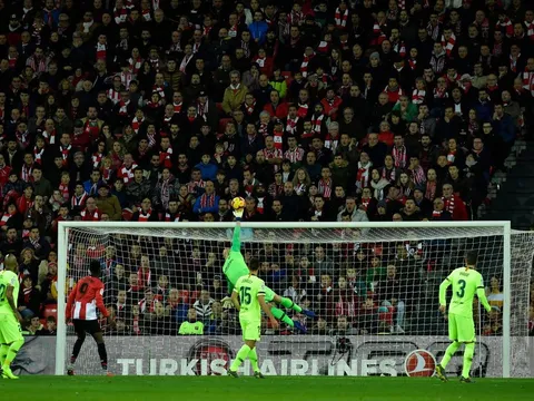 "Người nhện" Ter Stegen chơi xuất thần giúp Barca tránh một trận thua