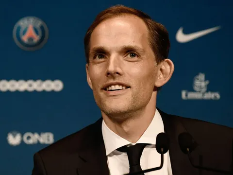 Nhận cú tát từ Liverpool, Tuchel gây chiến với lãnh đạo PSG