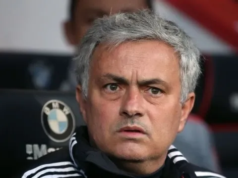 Nhận tin nhắn từ BLĐ, Mourinho tự tin về tương lai tại Man Utd