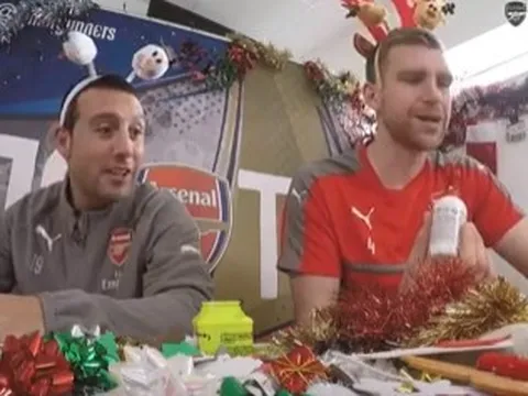 Nhìn lại không khí chuẩn bị Giáng Sinh của Arsenal vào năm ngoái