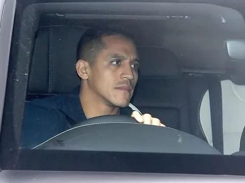 Nhìn Sanchez, Bailly đủ để thấy nỗi khốn khổ của Mourinho ở Man Utd