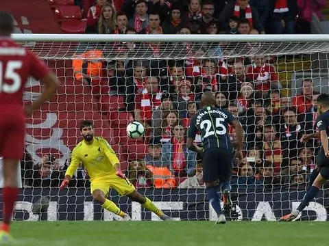 NHM Liverpool sốc với bí mật bên ngoài đường biên khi Mahrez sút 11m