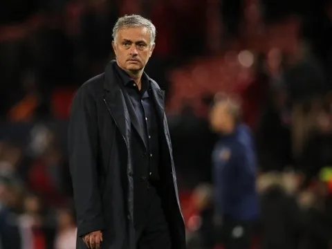 NHM phản ứng thế nào về việc Man Utd sa thải Mourinho?