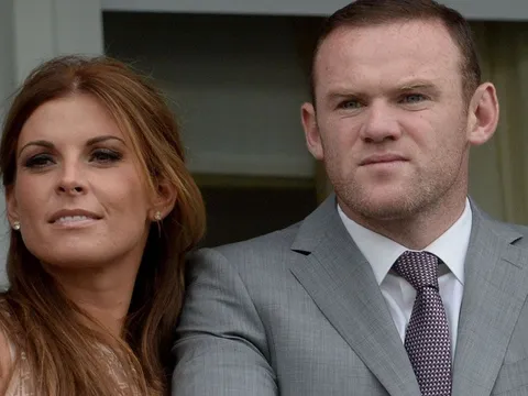 Rooney lại 'ăn vụng', NHM ủng hộ bà bầu Coleen ly dị