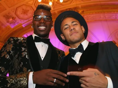Nhờ ơn Neymar, mùa này Pogba mới đá tốt