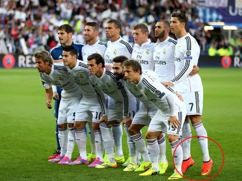 TIẾT LỘ: Sao Arsenal bắt chước "phong cách Ronaldo" ngày chụp kỷ yếu