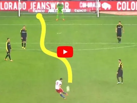 Những cú sút phạt có quỹ đạo cực dị