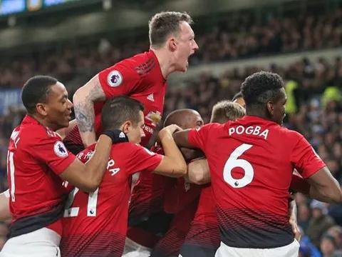 Evra: Những kẻ ganh ghét nói đó chỉ là Cardiff. Đừng có mà đố kỵ với Man Utd!