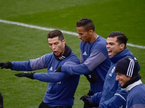 Những khoảnh khắc hài hước trên sân tập