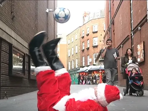 Những màn biểu diễn siêu đẳng của các ông già Noel