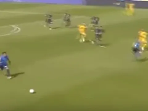 Những màn chạy nước rút thần thánh của các thủ môn