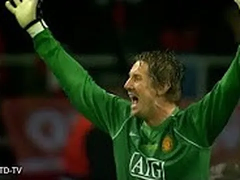Những pha bắt phạt đền siêu hạng của Van der Sar