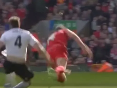 Những tình huống 'chặt chém' không thương tiếc tại Derby vùng Merseyside