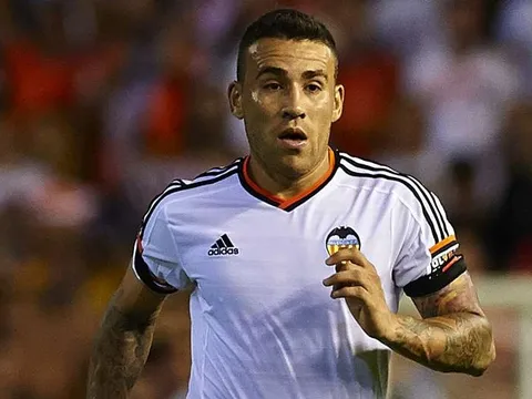 Nicolas Otamendi từng chơi tuyệt hay tại Valencia