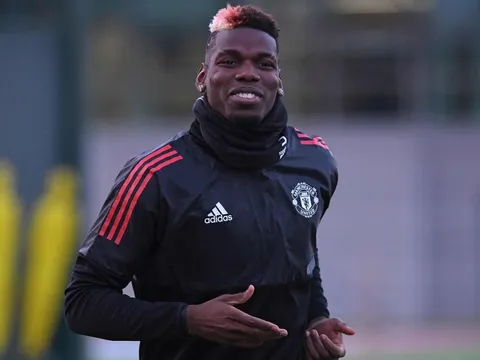 Pogba ngủ như chết suýt quên giờ tập