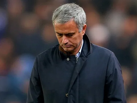 Nóng: 89% CĐV Man Utd yêu cầu Mourinho "trảm" trò cưng