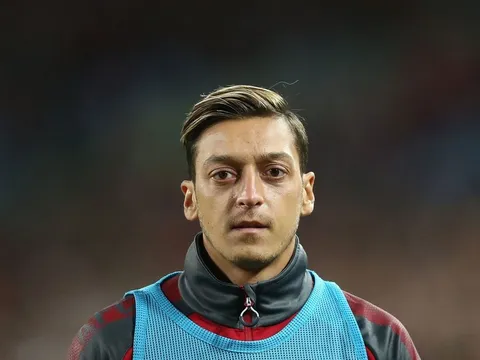 NÓNG: Arsenal có thể giữ chân Ozil