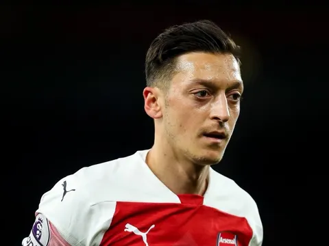 Nóng: Arsenal đưa ra lời giải thích cho sự vắng mặt của Ozil trước Tottenham