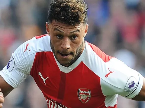 NÓNG: Chelsea đạt thoả thuận chiêu mộ Chamberlain