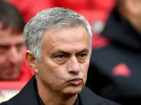 Nóng! Mourinho xem xét gây sốc với thương vụ sao Chelsea