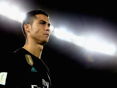 NÓNG: Ronaldo nổi sung với 3 đồng đội ở Real Madrid
