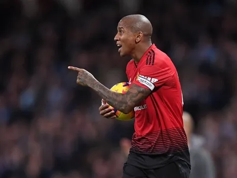 Nóng! Sẵn sàng giảm lương, sao Man Utd mang tin vui cho Mourinho