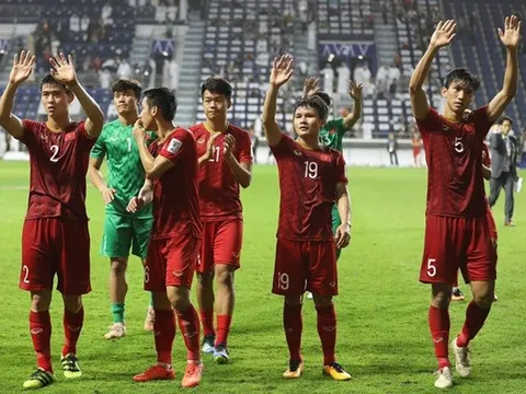Người Thái nể phục: "Nhìn tuyển Việt Nam, chúng tôi xấu hổ"