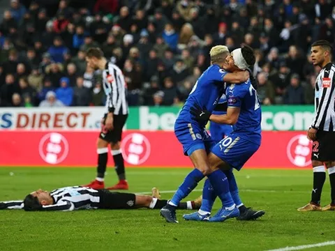 Okazaki ôm đầu máu, đem lại chiến thắng thứ 3 liên tiếp cho Leicester