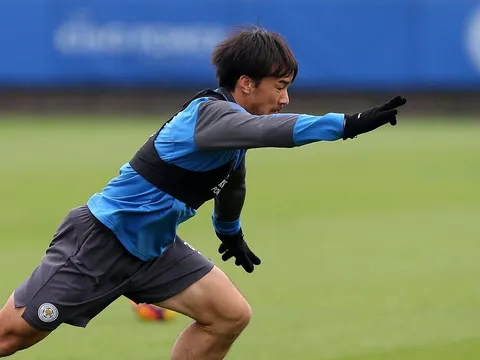 Okazaki tập luyện cật lực trước trận chiến với Stoke