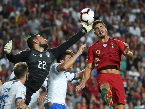 Ôm hận trước đồng đội cũ, Donnarumma bất lực nhìn Italia tay trắng rời BĐN