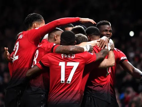 Ơn giời! Man United hồi sinh thật đúng lúc
