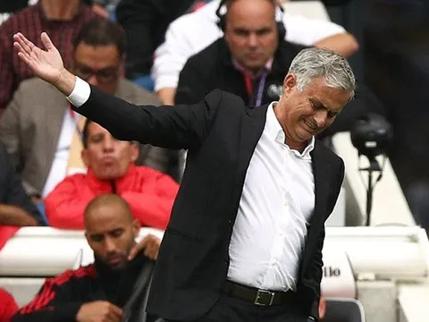 'Ông ấy là một gã khắc khổ và sẽ bị sa thải trước tháng Giêng'