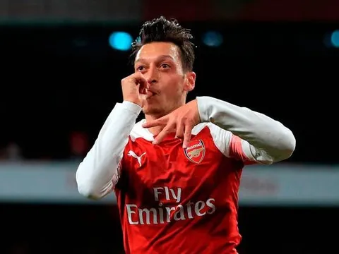 Hé lộ danh tính đội bóng khiến Ozil hận đến thấu xương