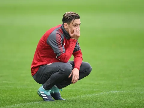 Ozil đòi đến Man Utd, HLV Wenger lên tiếng cảnh tỉnh