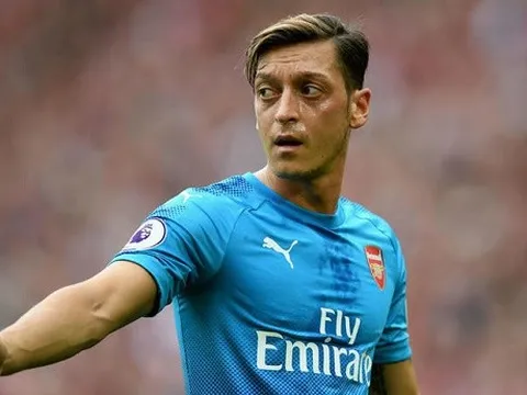 "Ozil không nên gia nhập Man United"