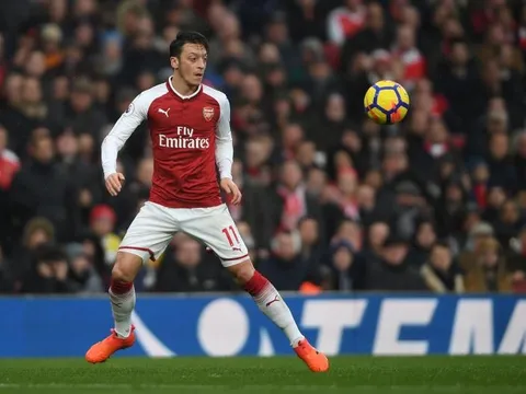 Ozil không phải là người mà Barcelona cần