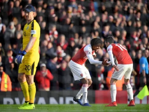 Ozil rực sáng, Arsenal chấm dứt chuỗi thua một cách hoàn hảo