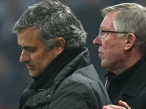 Sir Alex đã nói gì khi Chelsea định sa thải Mourinho năm 2015?