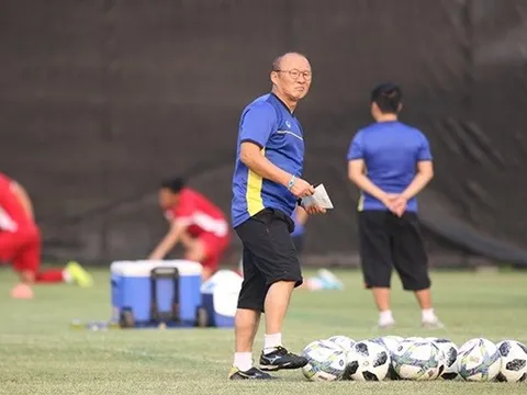 HLV Park Hang Seo trở lại Việt Nam: Những mối lo AFF Cup 2018... chờ sẵn