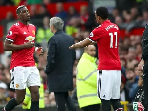 Fan Man Utd: Mourinho dành cả mùa hè để bán Pogba và Martial...